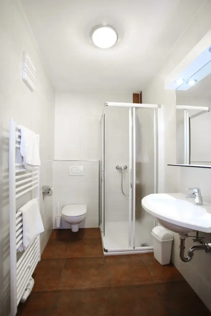 Gästehaus Ferk, Unterkunft und Frühstückspension in der Altstadt Bad Radkersburg, Doppelzimmer Deluxe Vorraum, Bad