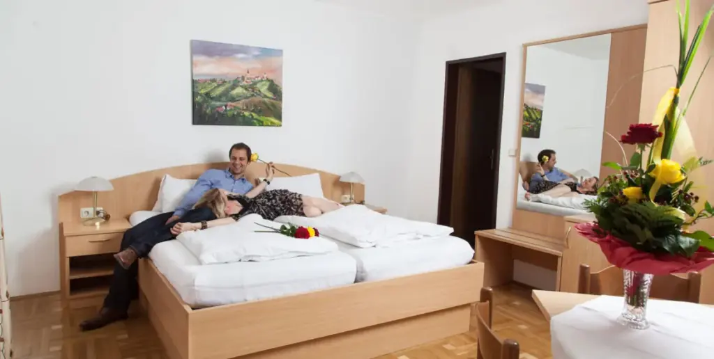 Doppelzimmer Superior mit Balkon, Bilder, Gästehaus Ferk, Frühtsückspension Bad Radkersburg