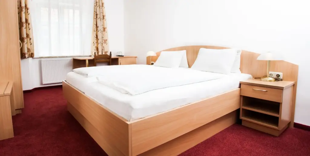 Doppelzimmer Standard, Doppelbett, Gästehaus Ferk, Frühtsückspension Bad Radkersburg