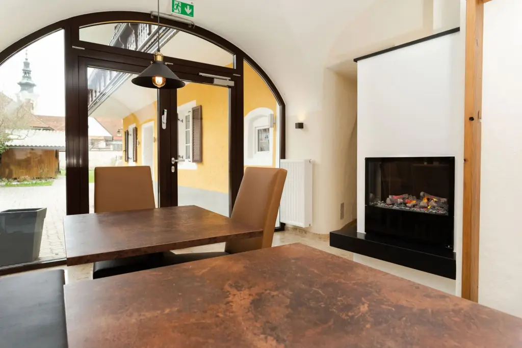 Gästehaus Ferk, Unterkunft und Frühstückspension in der Altstadt Bad Radkersburg, Eingang, Rezeption, Begegnungsraum, Vorraum
